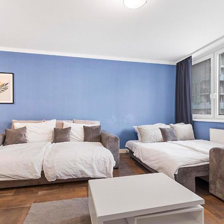 Tomato Apartment - With Free Parking Bratislava Esterno foto
