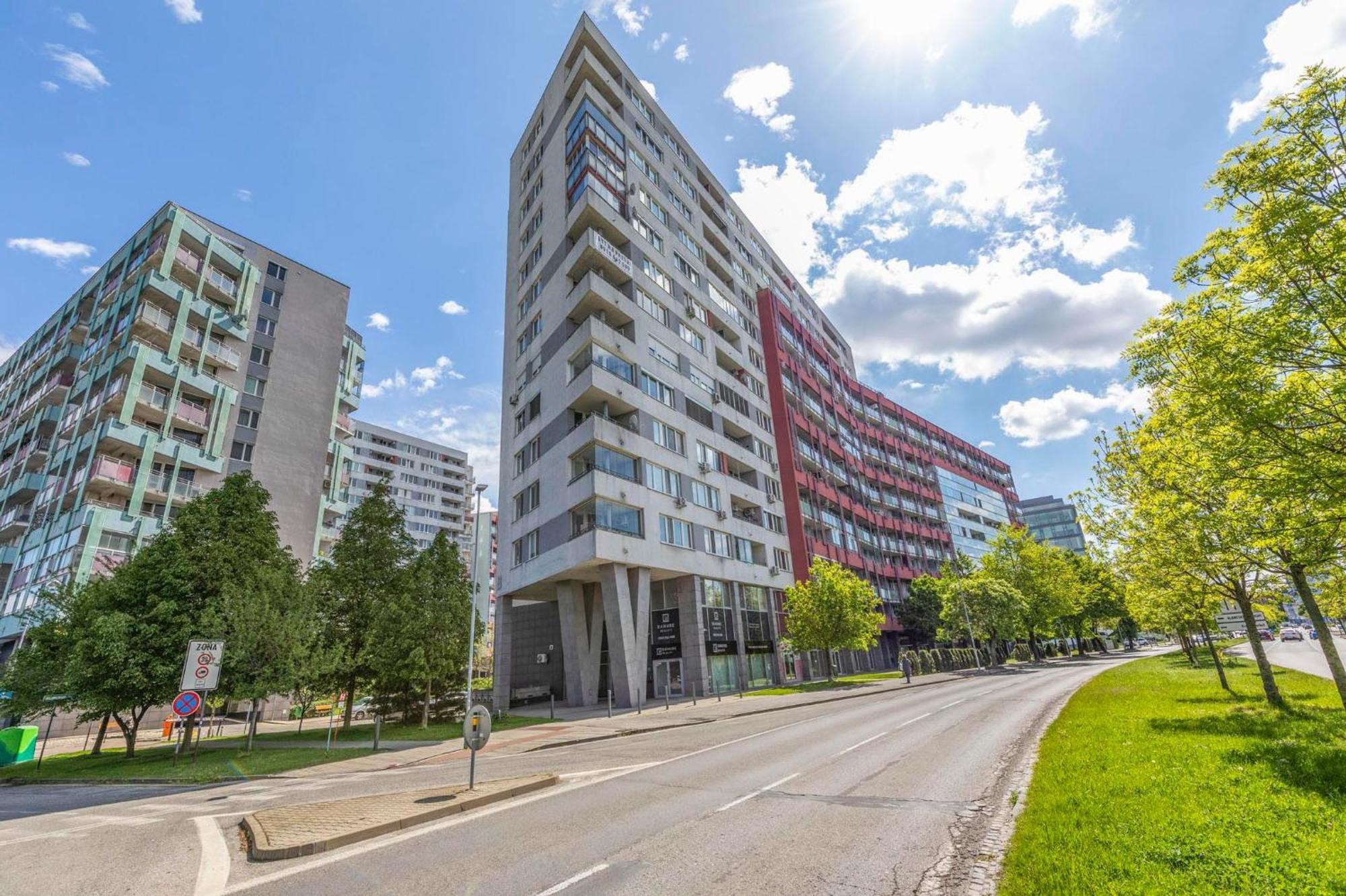 Tomato Apartment - With Free Parking Bratislava Esterno foto