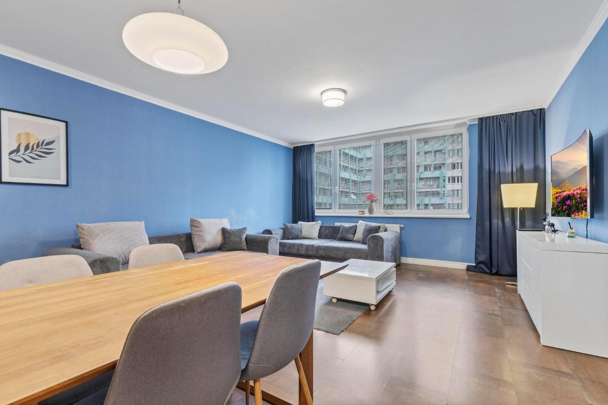 Tomato Apartment - With Free Parking Bratislava Esterno foto