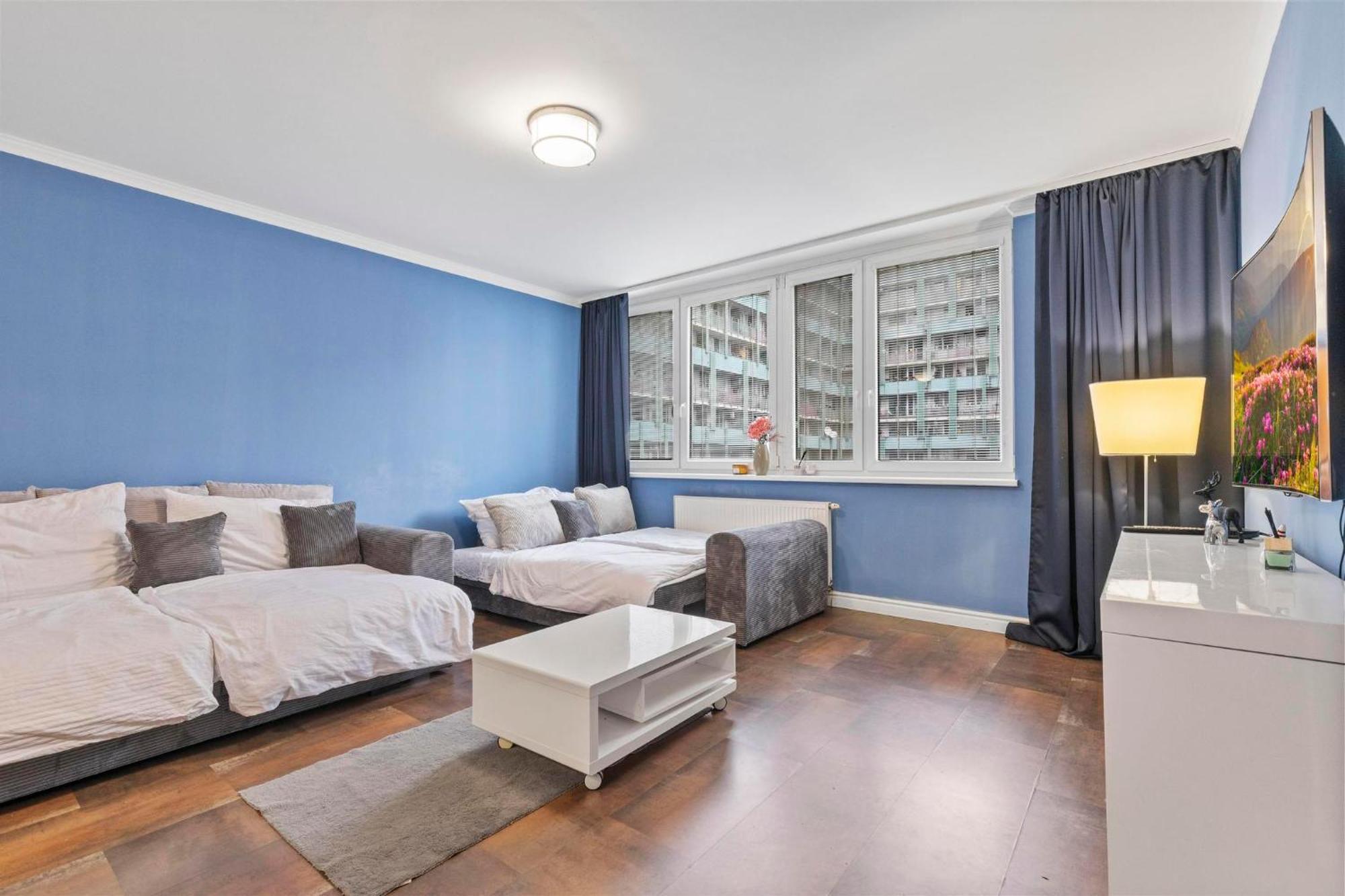 Tomato Apartment - With Free Parking Bratislava Esterno foto
